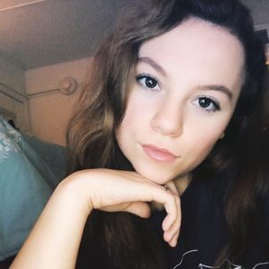 Meet your Posher, Chloe